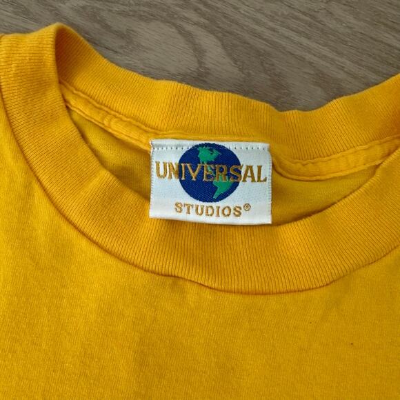 Vintage 90s Universal Studios single stitched embroidered yellow tshirt XL - Picture 3 of 4